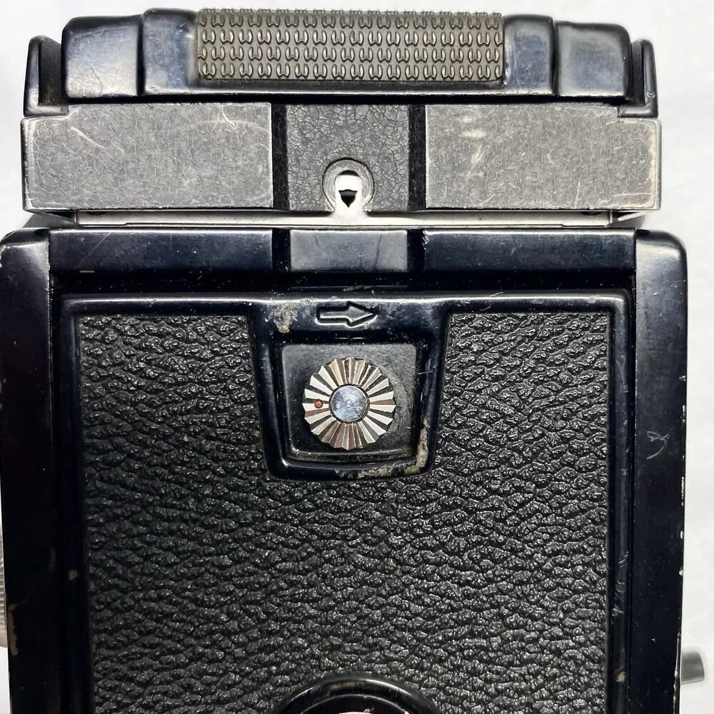 Mamiya C330 Professional with 80mm Blue-dot Lens Waist-Level Finder